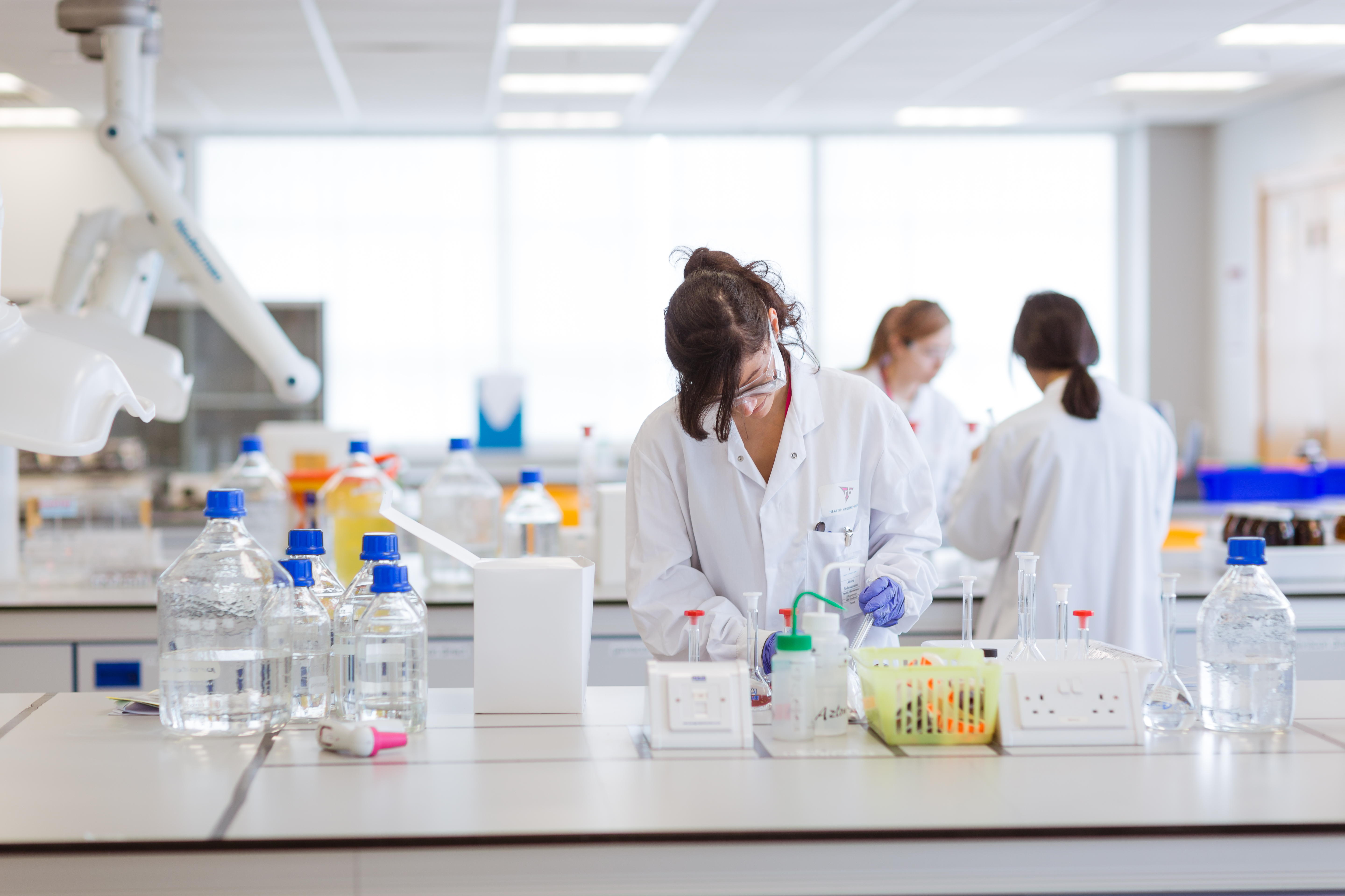 Laboratorio RB con empleados